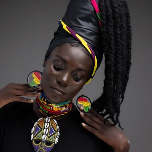 Collar de cauris con máscara africana, pieza de arte, collar de Ankara, pendientes con mapa africano