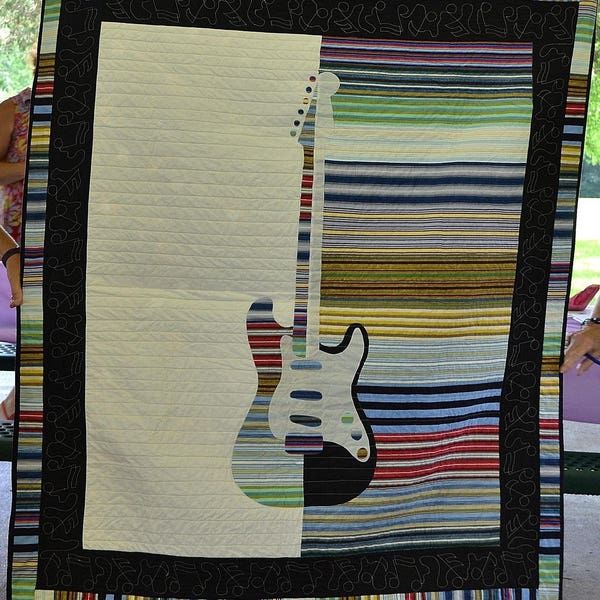 Motif de courtepointe numérique - Quilt appliqué pour guitare, « Rock On » (57 po. X 50 po.)