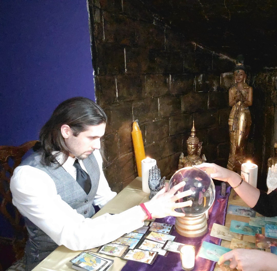Ѩ 9 Predictions Ѩ by Derrek **no Questions** Tarot Card Reader in ...