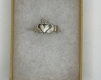 Irish Claddagh Ring 925 sterling silver - refurbished size 8