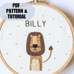 パーソナライズされた名前のライオンのスカンジナビア刺繍パターン、赤ちゃんの名前プレート、男の子の刺繍、サーカスのライオンの頭、保育園の看板ギフトDIYカスタム名