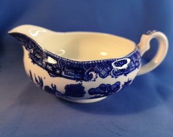 Alfred Meakin blue and white willow gravy / sauce boat 230ml capacity