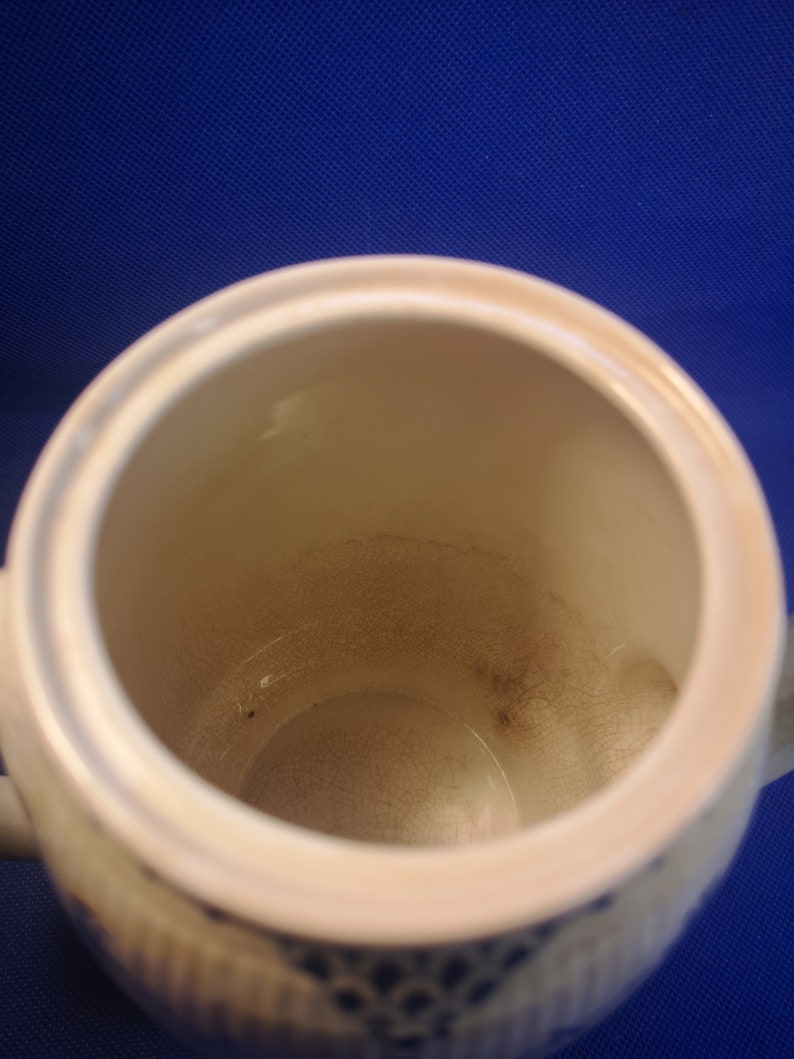 Cafetière bleu Danemark Furnivals très fissurée et tachée, fabrication artisanale uniquement image 6