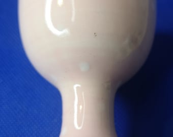 Broken shell design egg cup