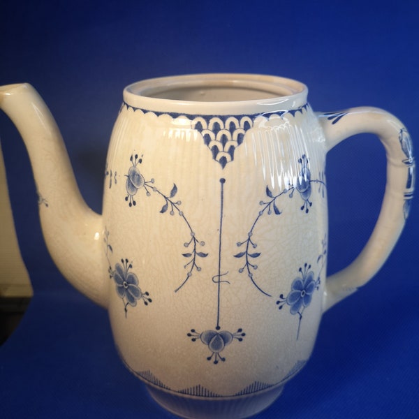 Furnivals Blue Denmark coffee pot - badly crazed and stained, craft only