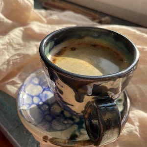 泡プリントのストーンウェアコーヒーカップ、ソーサー付き陶器コーヒーカップ、小さな陶器マグカップ、コーヒー愛好家、手作りの職人カップ