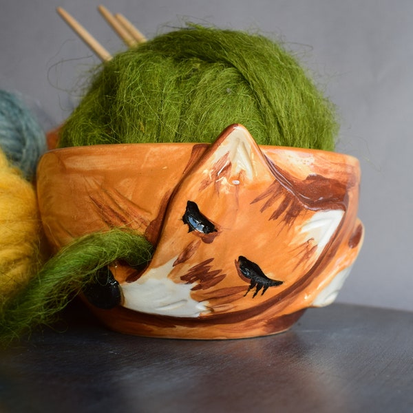 Ceramic yarn bowl, Pottery knitting bowl, Fox for threads, Knitting and crochet accessory, Best Friend Gift, Housewarming Gift
