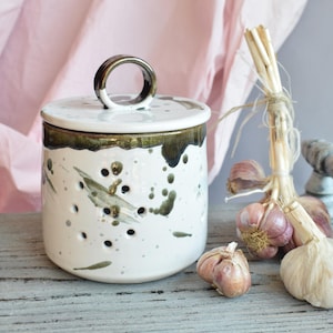 Pottery Handmade Garlic Jar, White Ceramic Garlic Storage, Kitchen Countertop, Thanksgiving Gift, Garlic Keeper