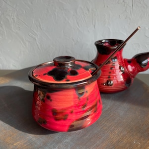 Tarro de miel de cerámica hecho a mano con tapa: Azucarero rústico con diseño floral