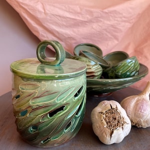 Handmade Green Garlic Jar, Ceramic Garlic Storage, Kitchen Countertop, Mom Gift, Garlic Keeper