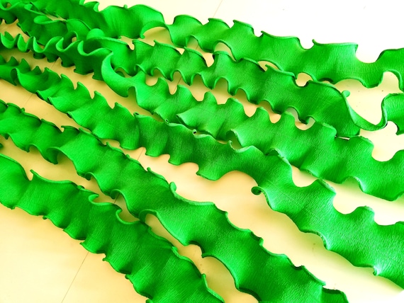 12 large crepe Paper strands seaweed, Streamers Backdrop, Wall decor, emerald green, jungle safari Baby Shower, Graduation, Black Gold Party Il_570xn