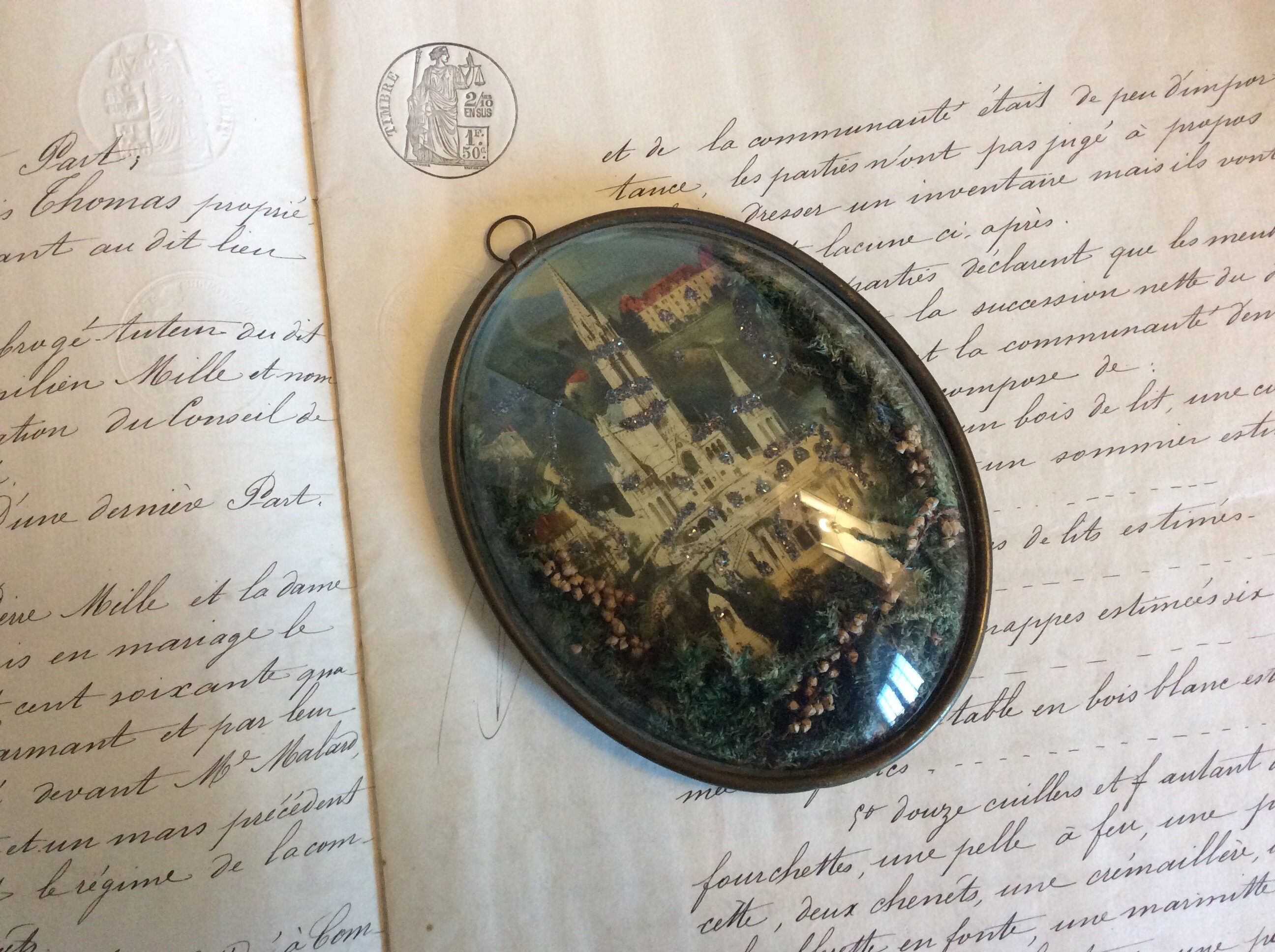 Français Antique Lourdes Basilica Domed Glass Flame - Religious Souvenir Dried Flowers Displaw