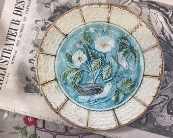 Antiquité Belgique Assiette Nimy Mouzin-Lecat en majolique, oiseaux et fleurs d'anémones, Assiette en majolique oiseau, Assiette en barbotine ancienne Nimy