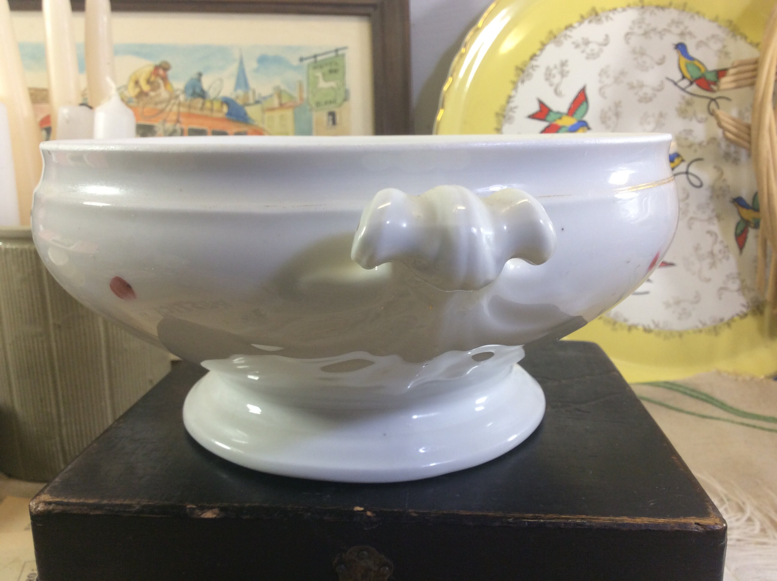 Français Antique Petite Porcelaine Blanche Tureen, White Soup Distressed Français Tureen