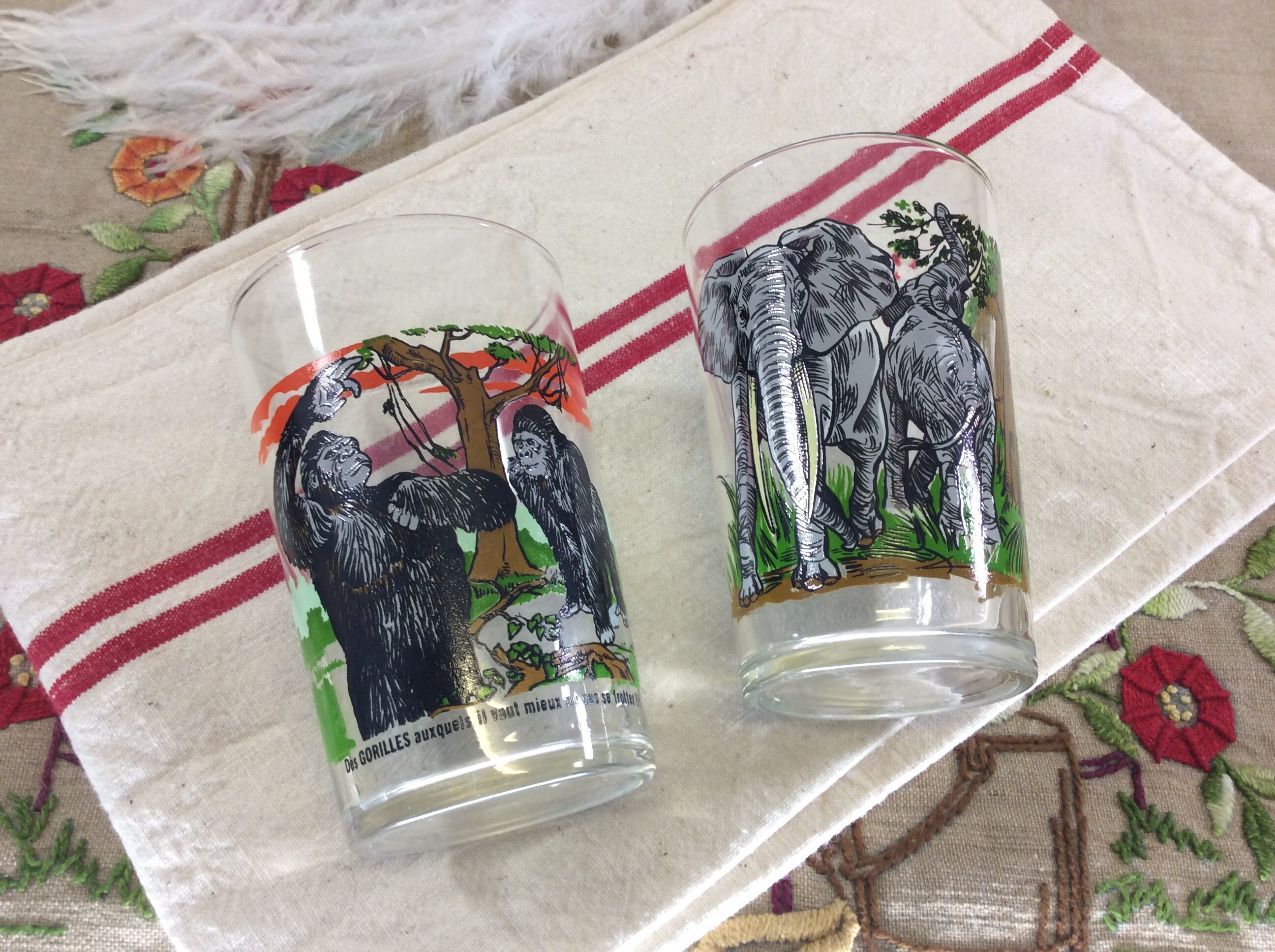 2 Français Lunettes Vintage Wild Animals, Gorilla, Elephant Glasses, Reims France Tumblers, Jungle A