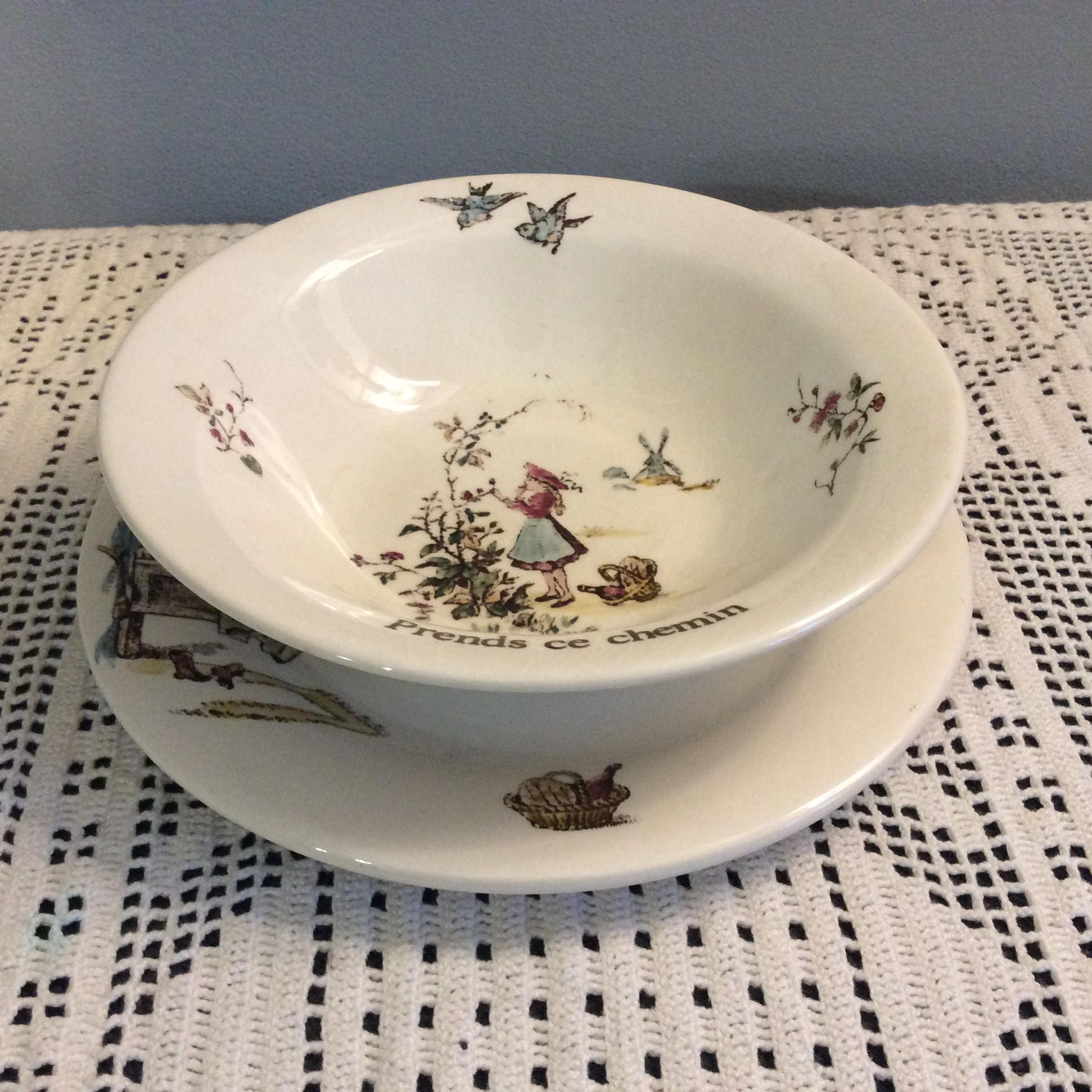 Ensemble de Charme Vintage Pour Enfants Gien Rouge Riding Hood sur Le Thème Dîner Ensemble, Français