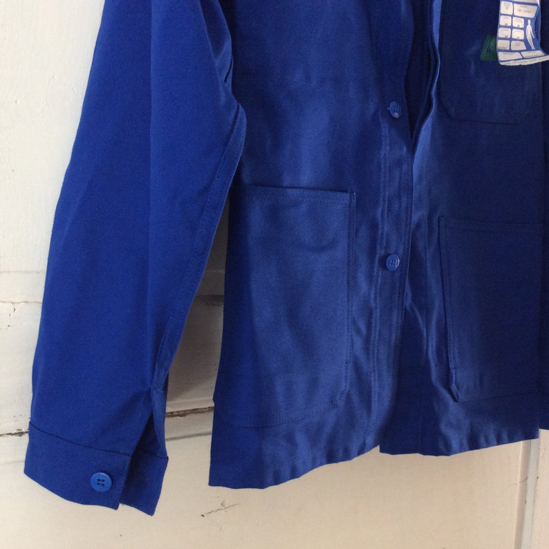 Vêtir la classe : bleu de travail, bleu de combat - Balises - Le magazine de la Bpi