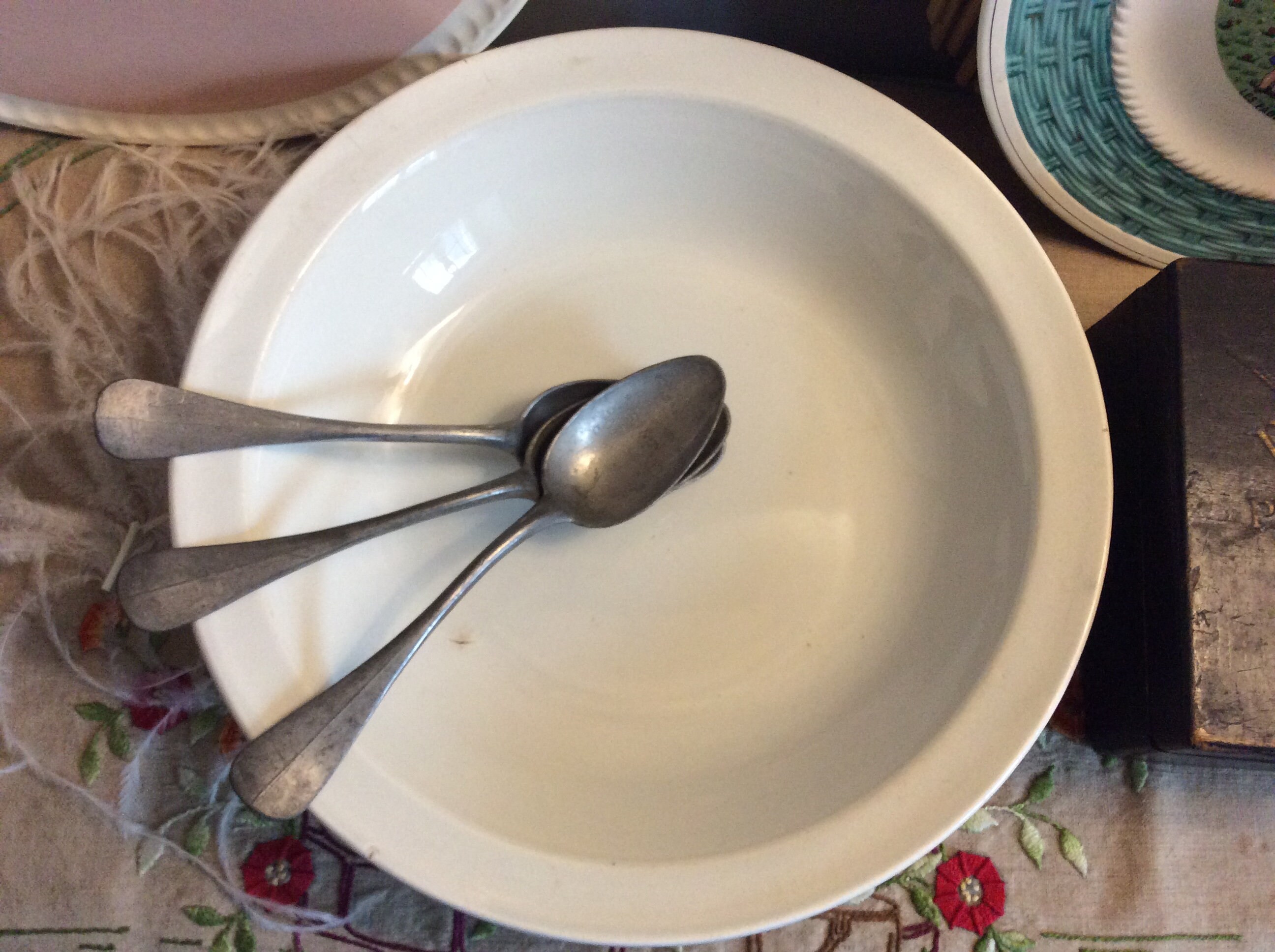 Antique Creil et Montereau Grand Bol Blanc, Angoissé Antique Blanc Rond Plat, Tournant Du Siècle Pla