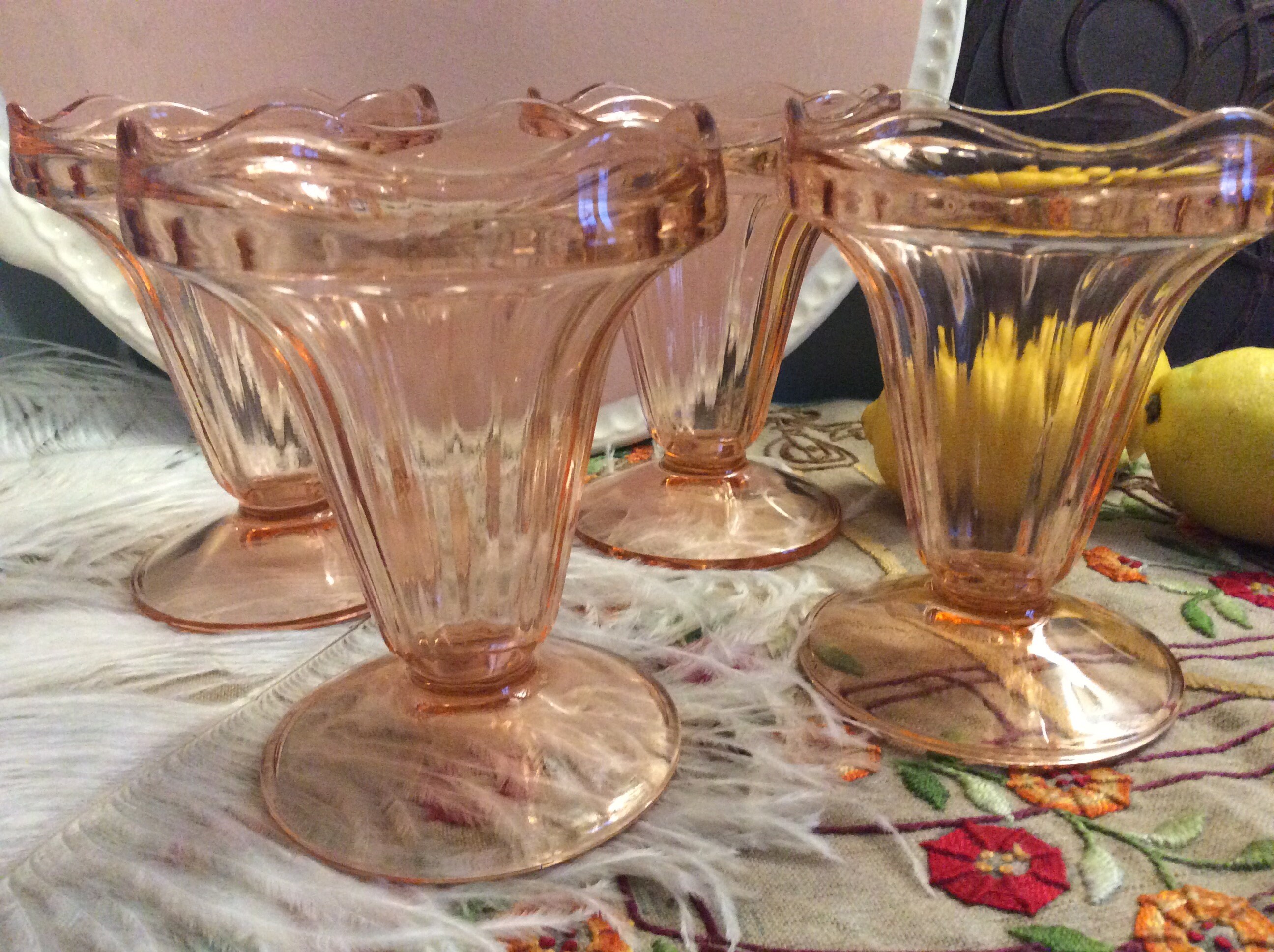 4 Bols Rosaline Français Grand Millésime. Verre Rose Vintage. Luminac Bowls - Salade de Fruits Cups 