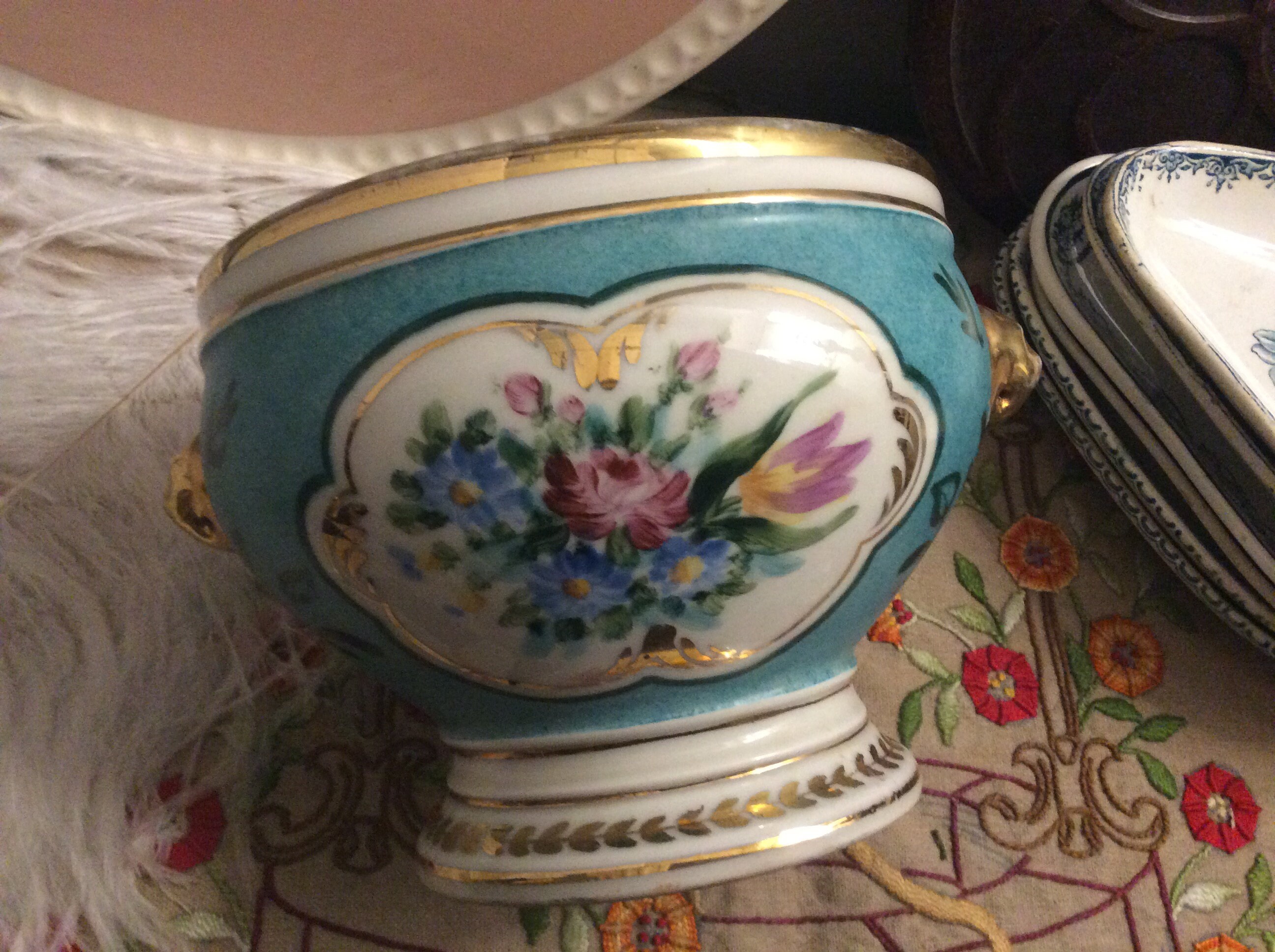 Antique Main Peinte Français Tureen , Bouquets Colorés de Fleurs Tureen, Antique Green & Gold Lion H