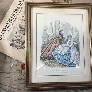 Impresión en color enmarcada de La Mode Illustree antigua francesa de 1800 - Decoración colgante de pared Boudoir - Revista de moda de damas antiguas - Pretty Ladies