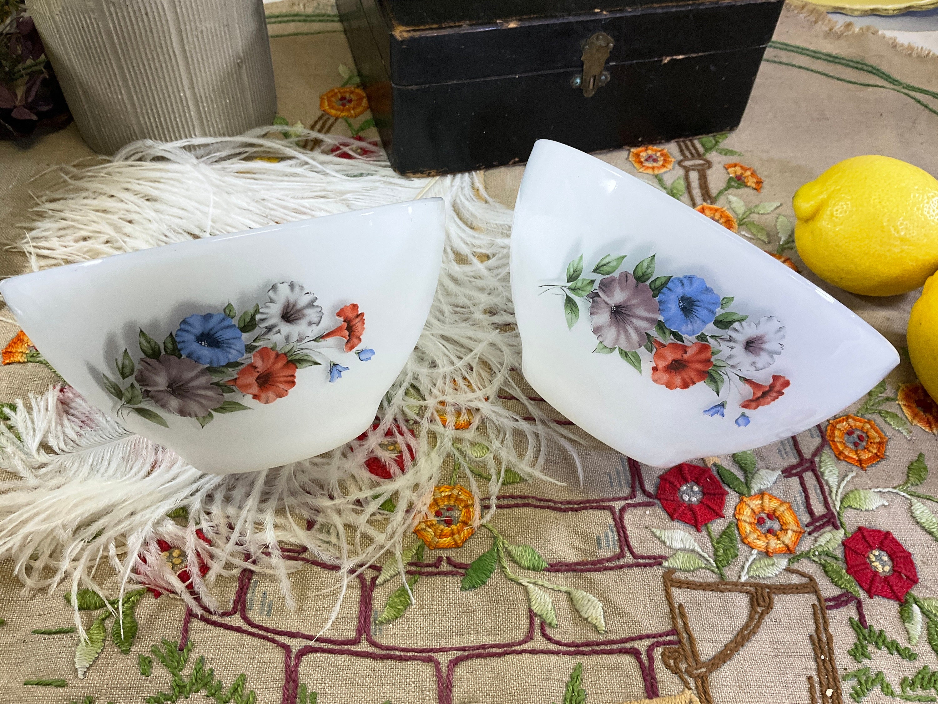 2 Français Fleurs Vintage Arcopal Cafe Au Lait Bowls, Arcopal Breakfast Petunia Flowers