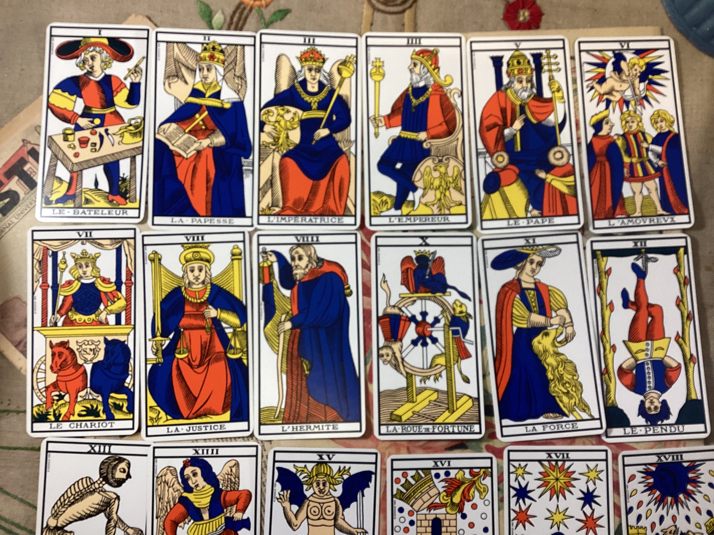 Tarot De Marseille Divinatoire, Jeu De Société La Roue De L'année