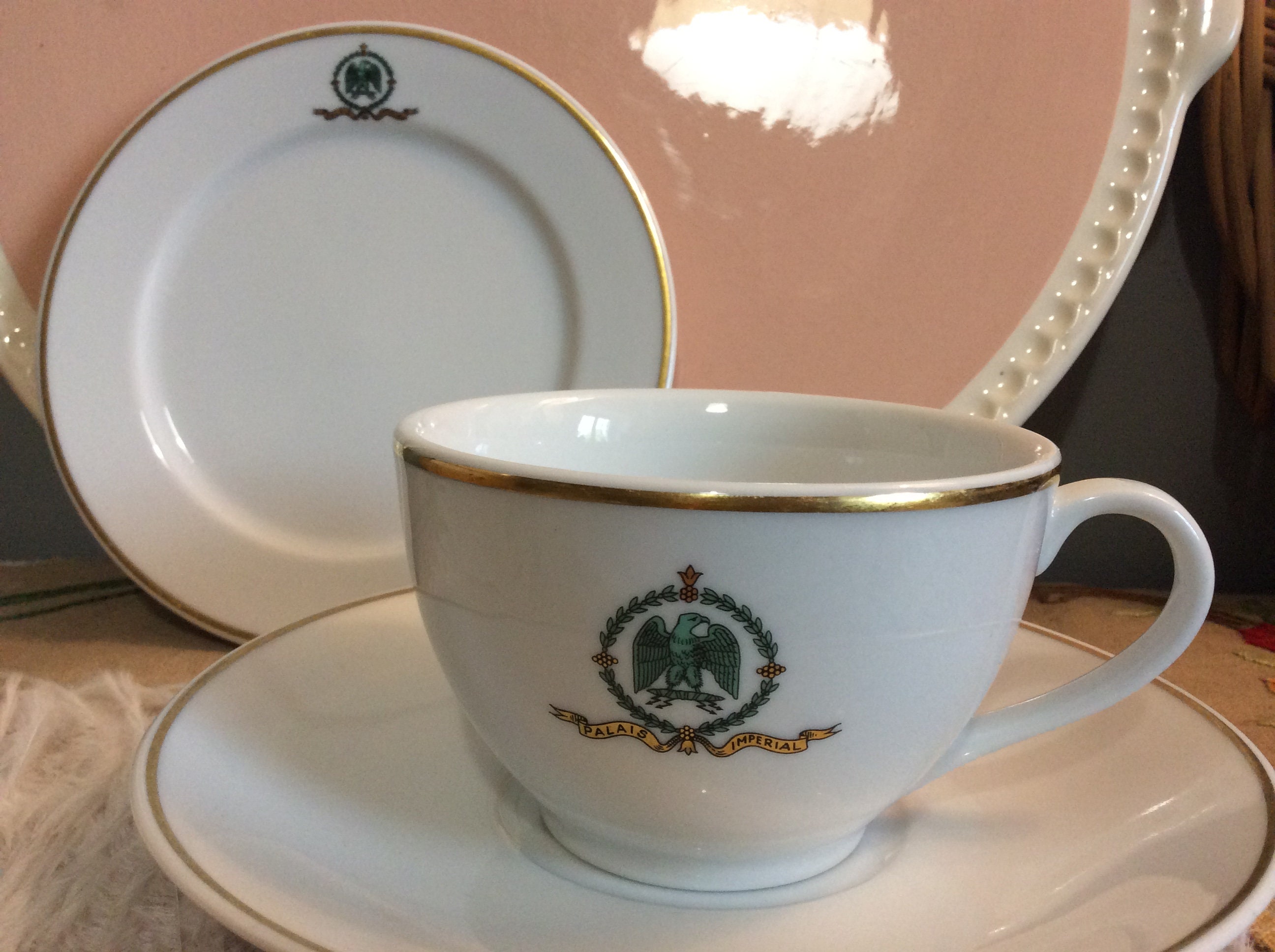 Apilco Porcelain Imperial Palace Breakfast Set, Palais Cup, Soucoupe et Plaque Latérale, Eagle Motif