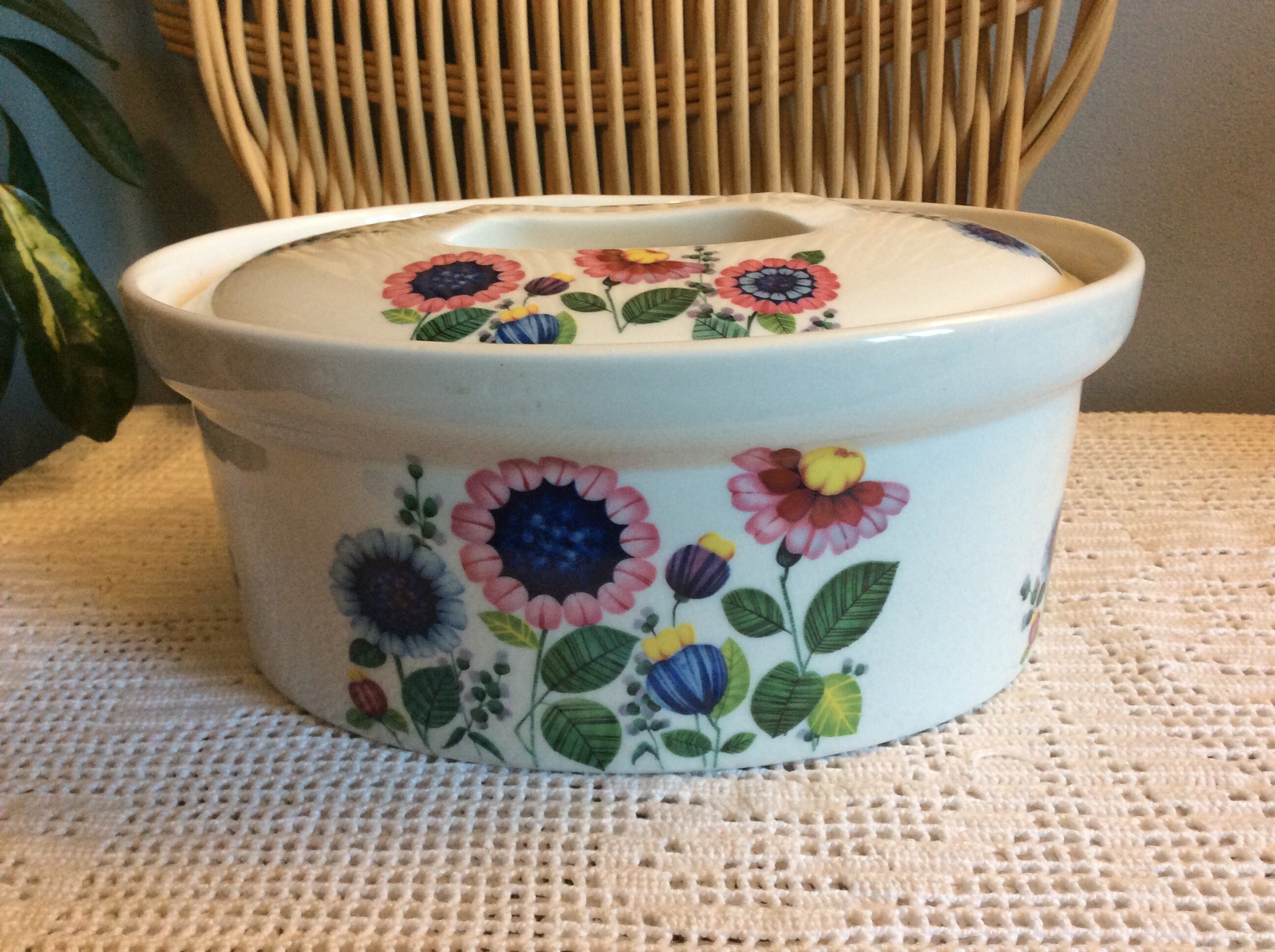 Fleurs Vintage Décorées Apilco Porcelain Tureen, Country Flowers Français Covered Dish, Serving Ture