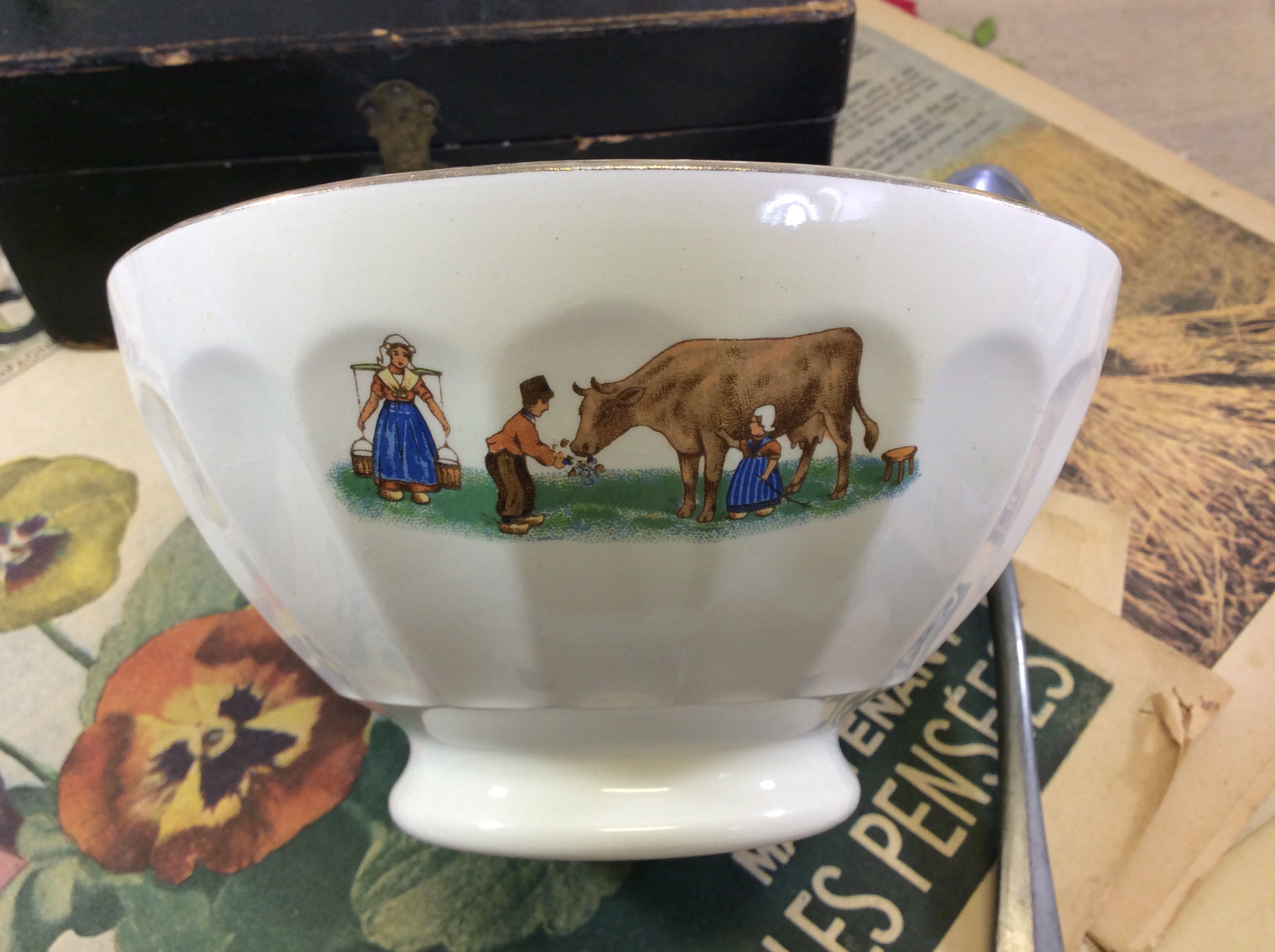 Français Vintage Country Life Cafe Au Lait Bowl, Rustic Decor Français Pastoral Decor, Cow, Milkmaid