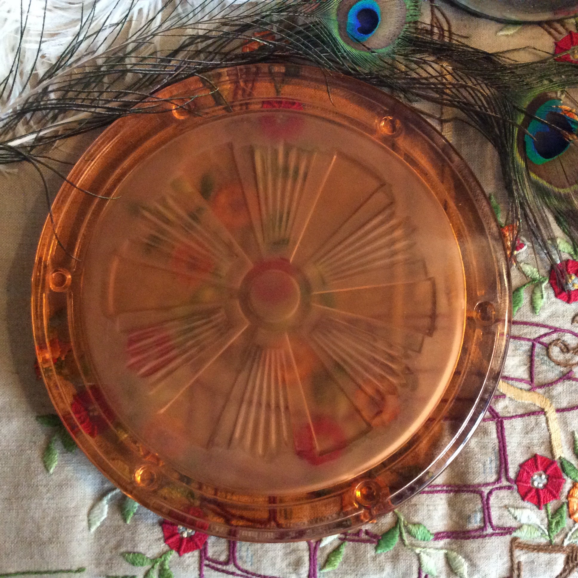 Un Coaster Rose de Verre Cru. Français Vintage Pink Glass Vanity Tray . Rosaline Coaster. Trivet en 