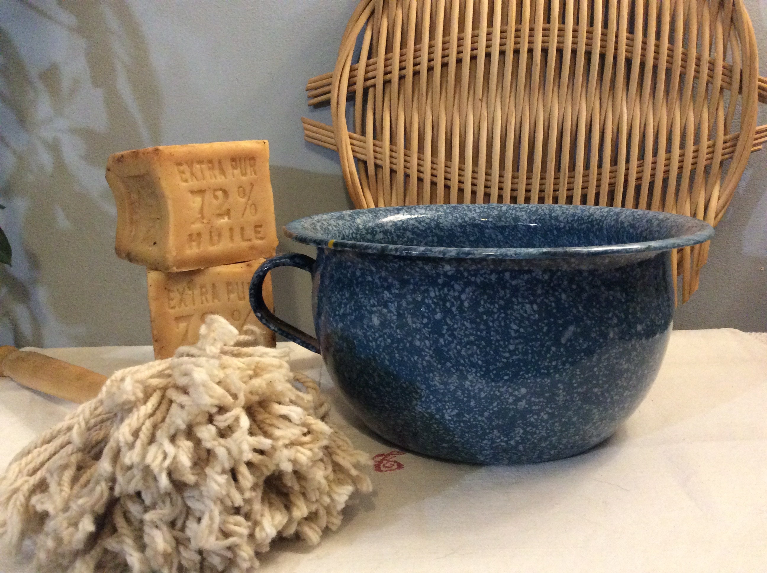 Vintage Français Blue Émail Chamber Pot, Émauseware, Pot en Émail, Jardin Deor, Décor de Salle Blanc