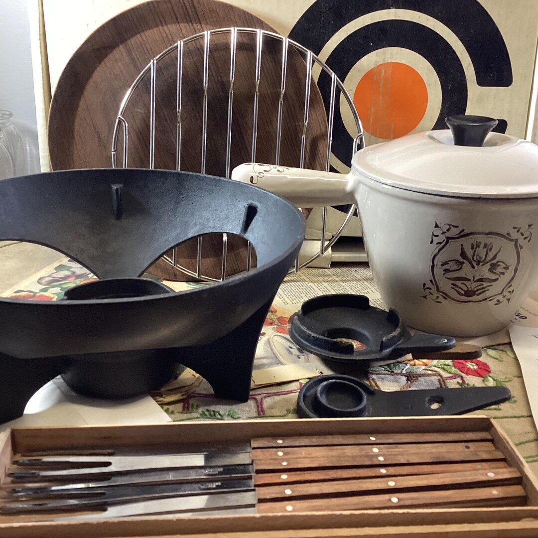 French Vintage Complete Boxed Le Creuset Fondue Set. Le Creuset Pale