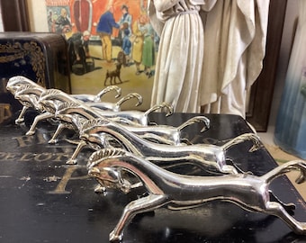 6 Vintage-Tischdekorationsstücke aus weißem Metall mit Pferden, Besteckablagen aus Metall mit Pferden, Messerablagen mit rennendem Pferd, Tischdekoration mit Pferdemotiv