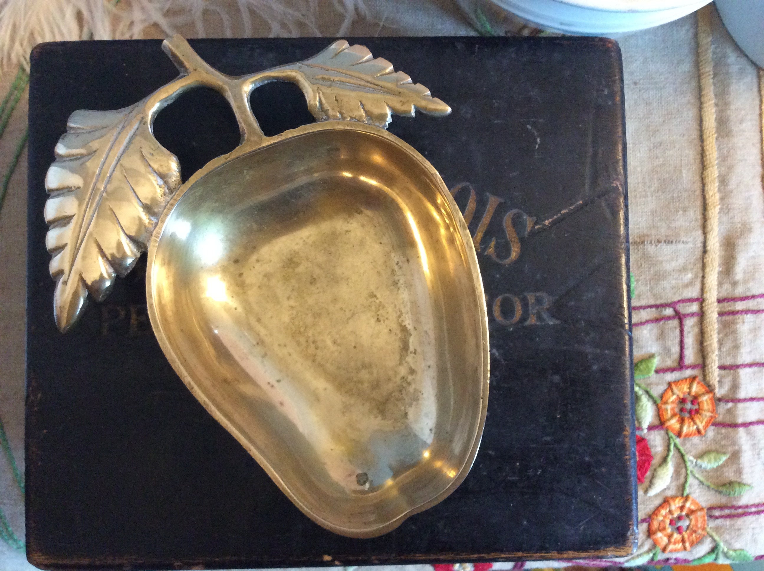 Vintage Brass Peartrinket Tray - Laiton Poire Cendrier Plateau de Pièces Monnaie Poire en Laiton