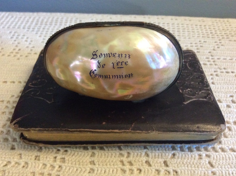 First Communion Souvenir Gift Mother of Pear Trinket Box Antique Mother of Pearl First Communion gift Rosary Beads Box