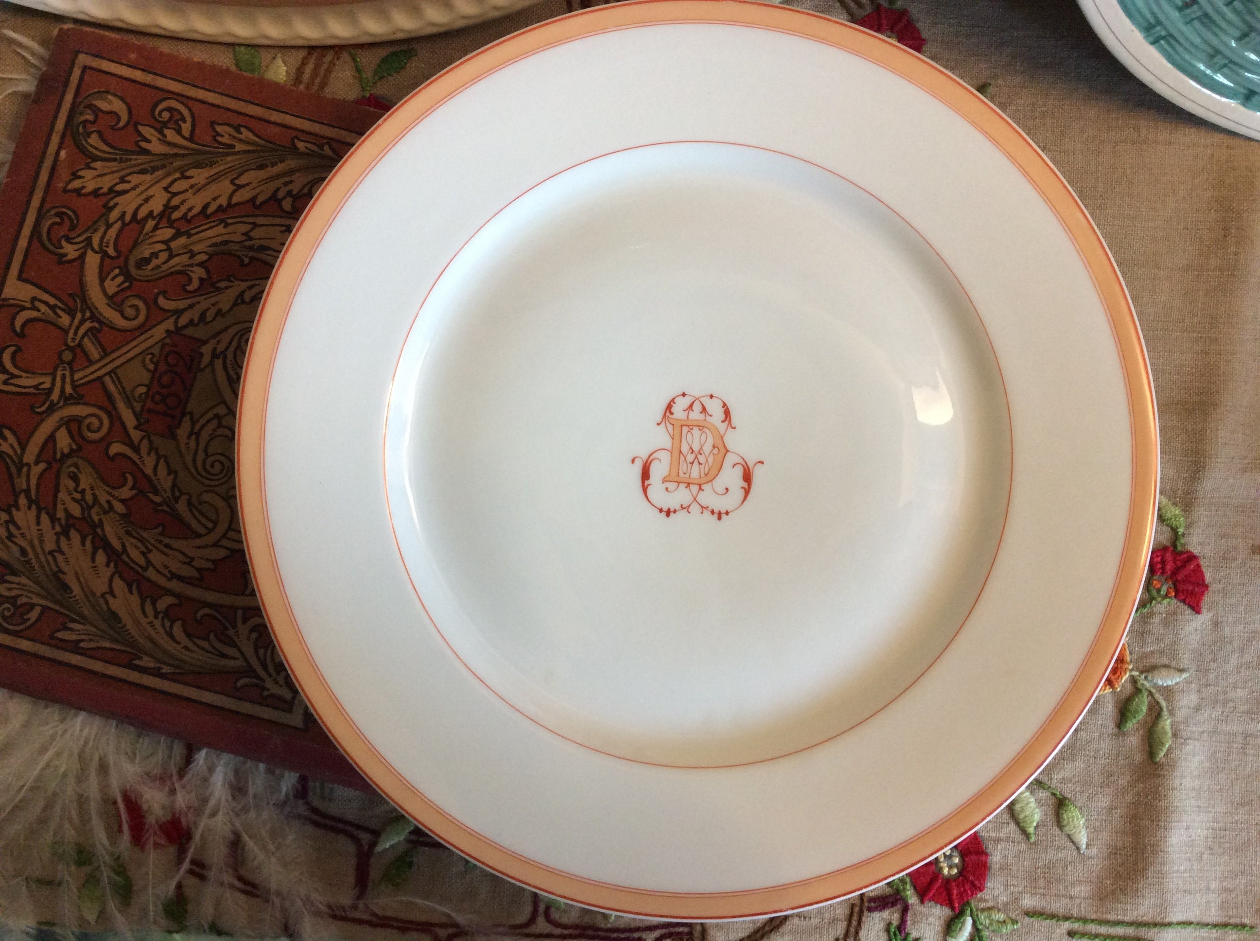 Français Antique Charles Pillivuyt & Cie Paris Footed Plate - Initial D Élégante Assiette de Service