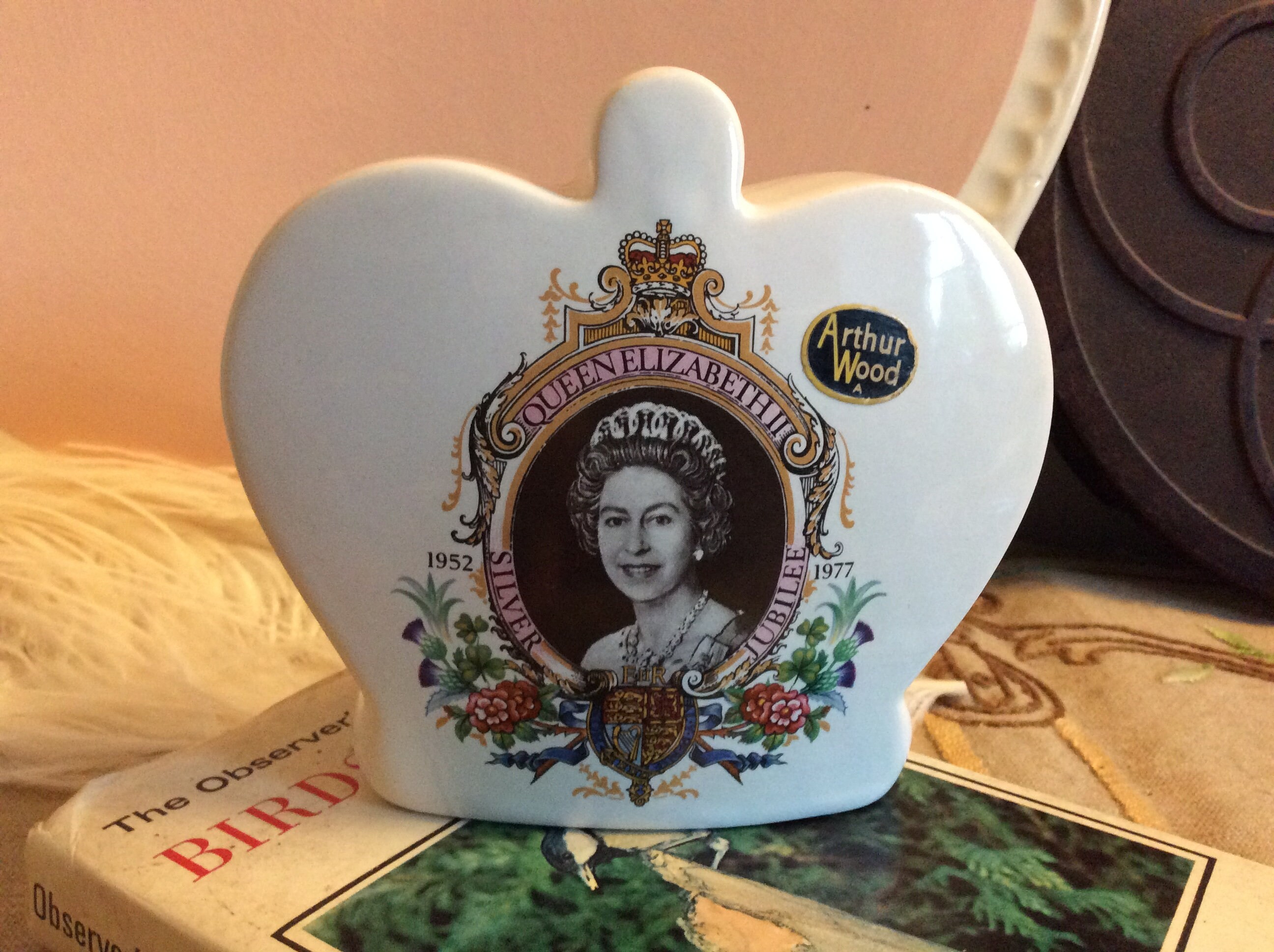 Vintage Anglais Queen Elizabeth Money Bank - Jubilé d'argent de Sm La Reine Ii Box, Royal Family Coi