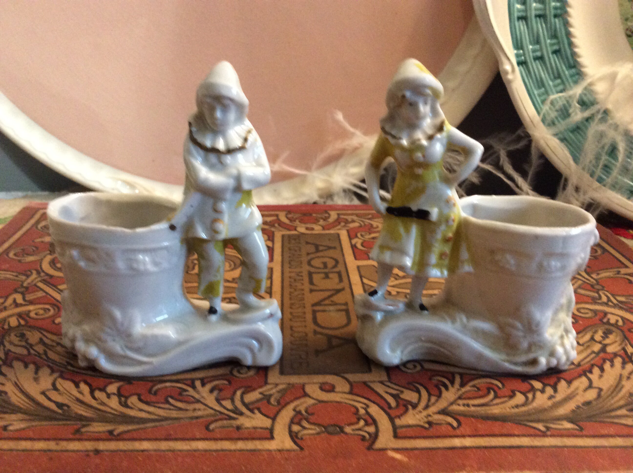 2 Figurines Antiques en Porcelaine Pierrot et Colombine - Minuscules Pots Antique Pierrot Colombine