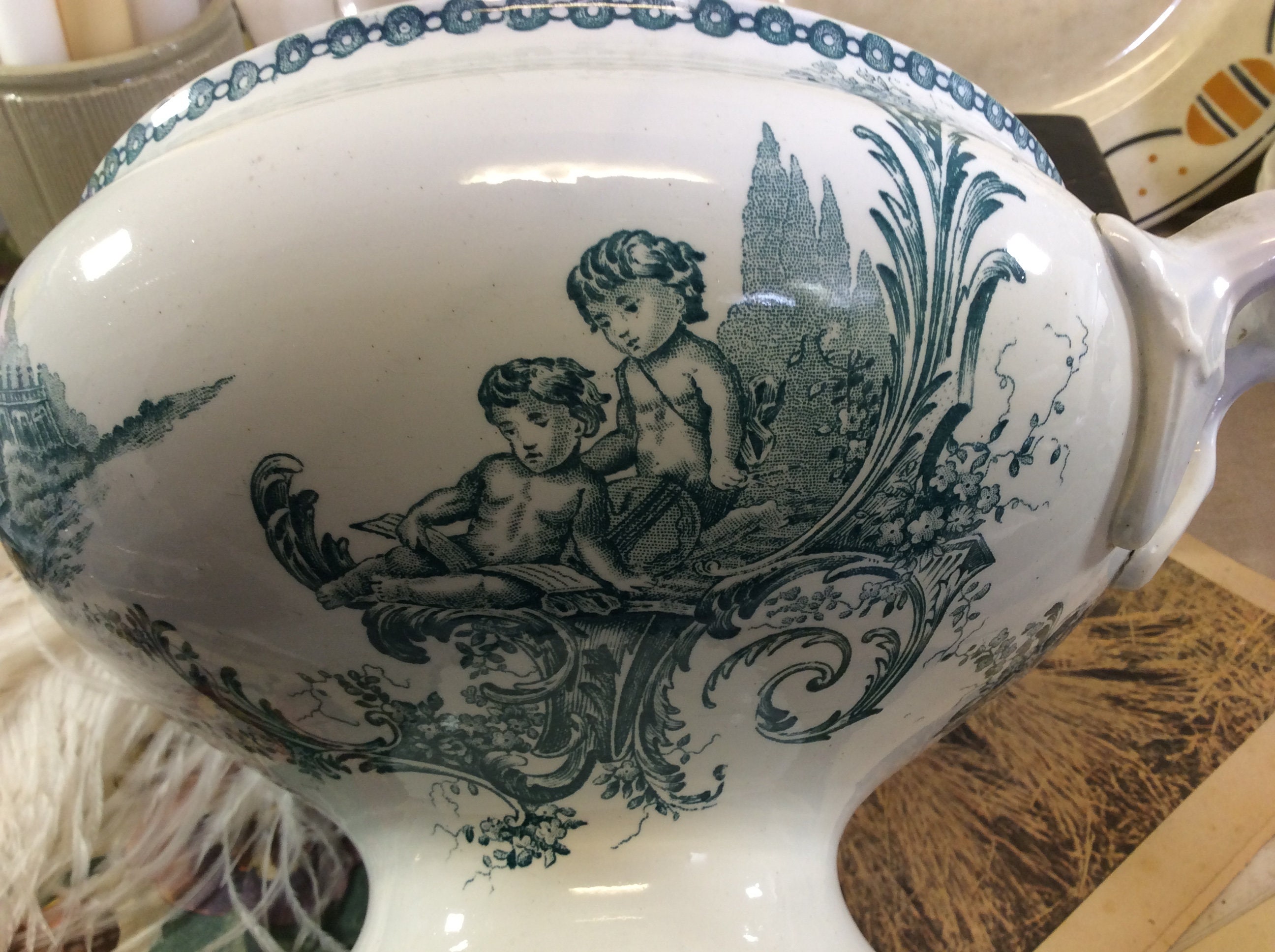 Français Antique Trianon Tureen, St Amand Les Eaux Putto et Petit Château Putti Angels Blue Transfer