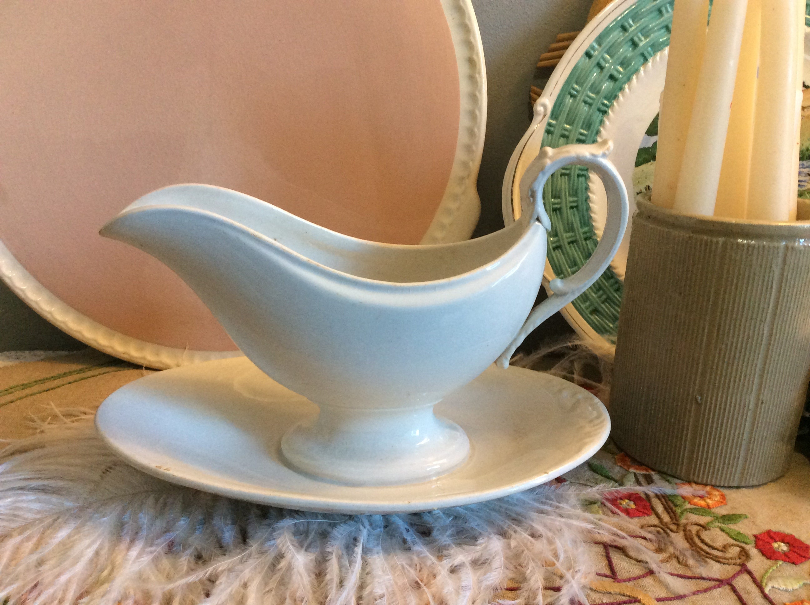 Français Antique Creil et Montereau White Gravy Boat, Old Elegant Sauce Foliage Handle Turn Of The C