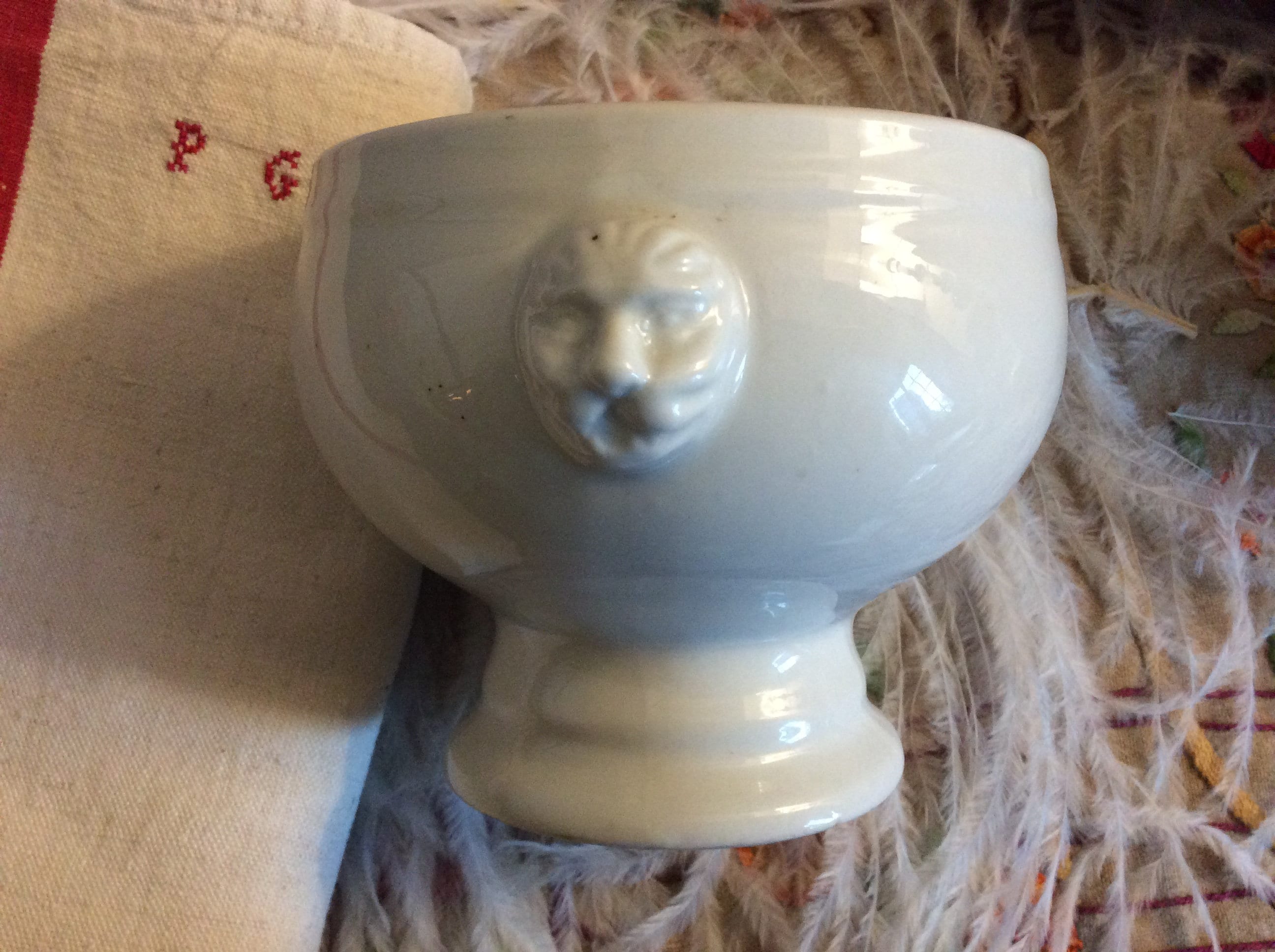 Français Antique White Terre de Fer Lion Head Soup Bowl - Handled Élégant Décor Table Blanc Bowl