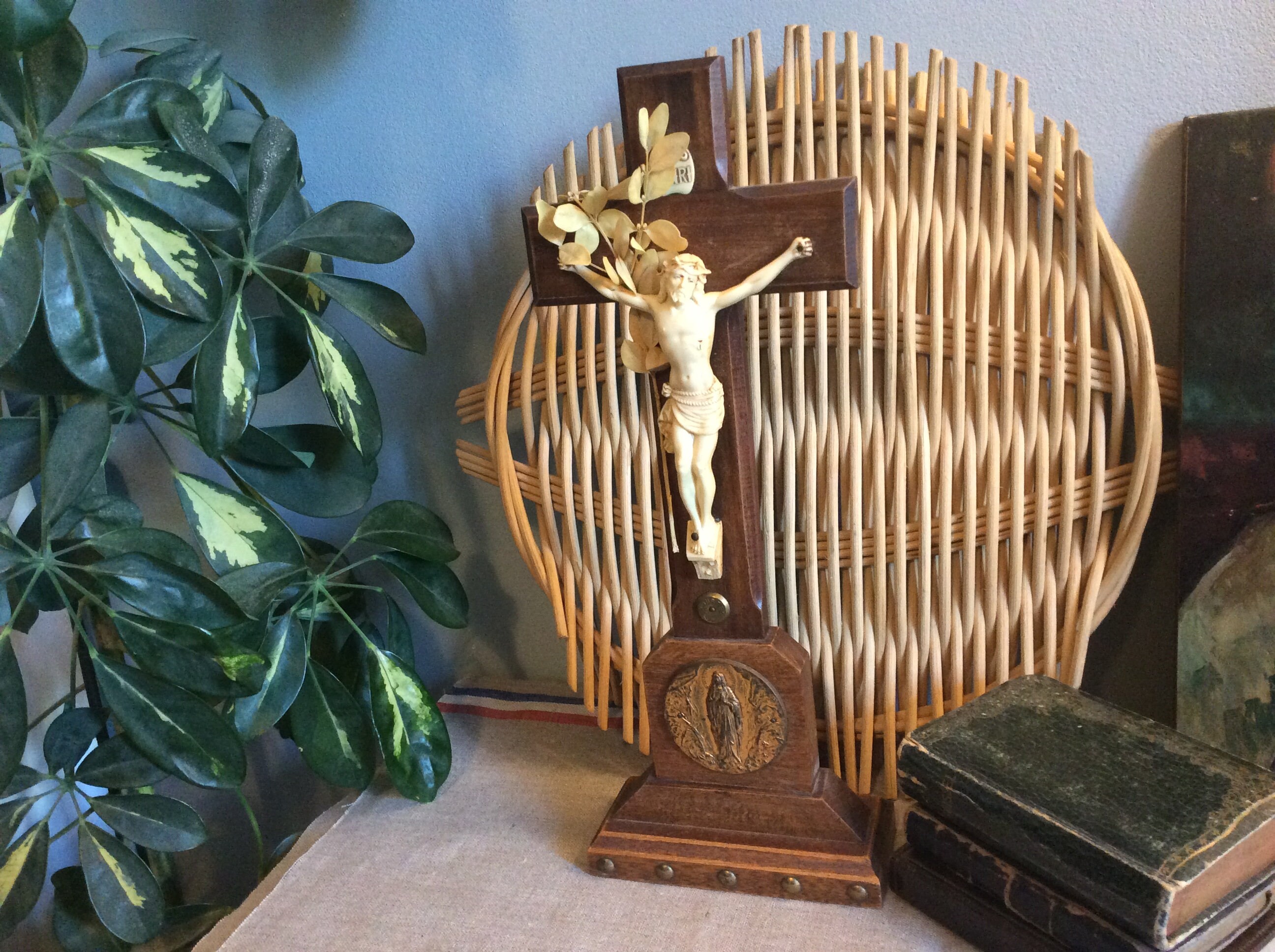 Français Vintage Mid Century Crucifix - Jésus-Christ sur La Croix Lourdes Souvenir Inri