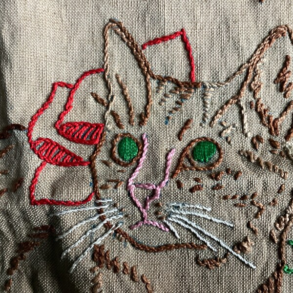 Napperon brodé à la main avec papillon et chat roux antique - Chat roux brodé à la main avec noeud rouge pour coussin