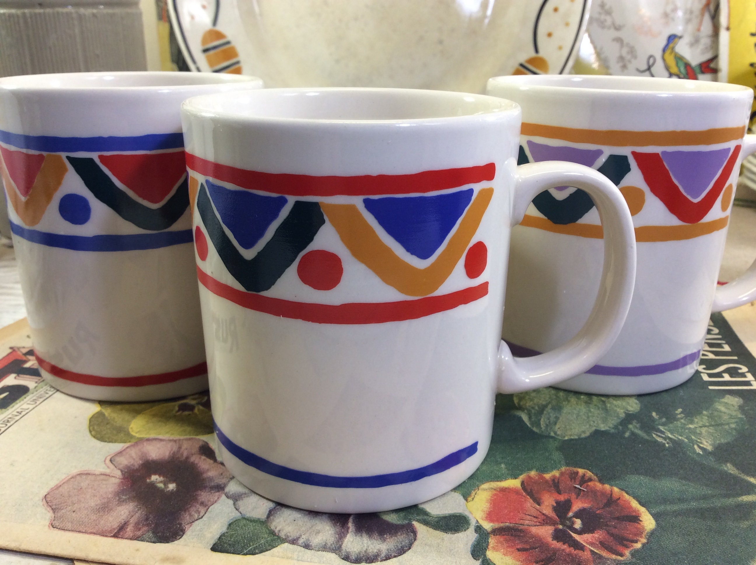 3 Français Vintage Ceramic Colorful Mobil Mugs, Inca Style Geometric Pattern Abstract Design sur Mug
