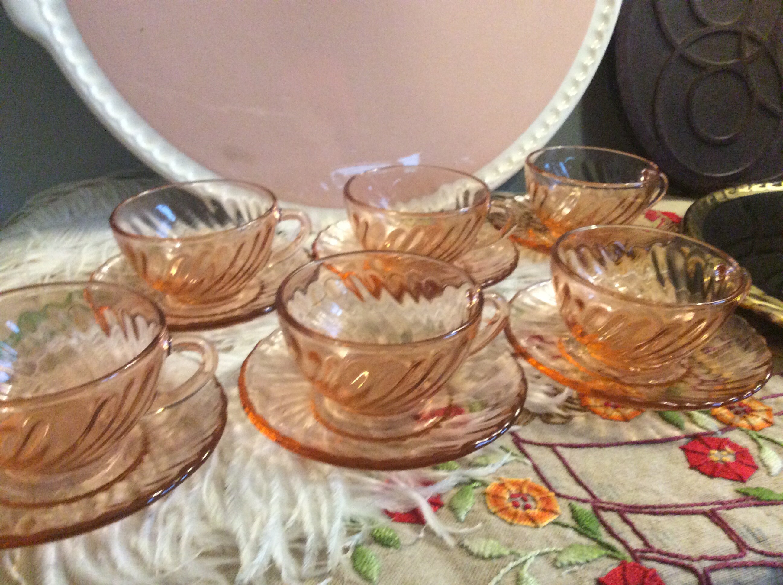 6 Français Tasses à Thé et Soucoupes en Verre Tourbillonnante Rosaline Rose Arcoroc Vintage, Petites