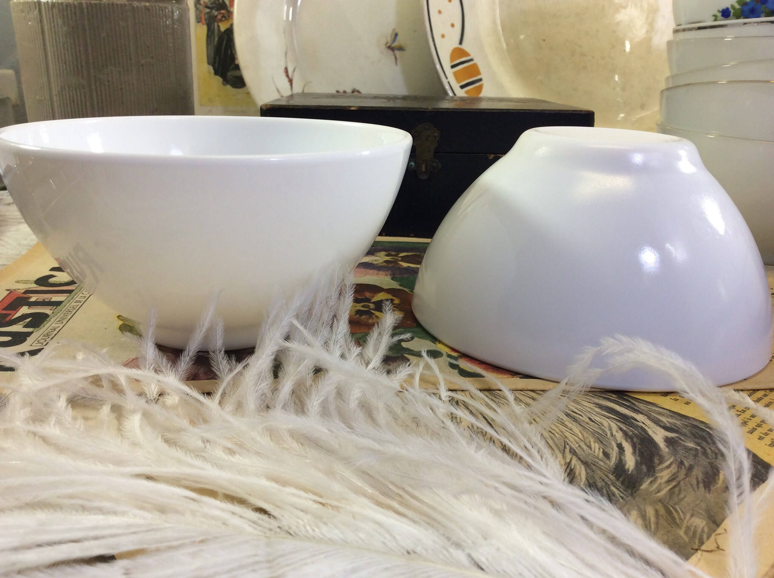 Deux Bols Français Vintage White Arcopal Cafe Au Lait, de Petit-Déjeuner Blancs Arcopal, Céréales Ar