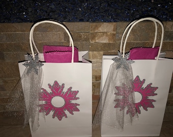 Snowflakes favor bags- Winter wonderland/frozen - favor bags Birthday/Baptism/Baby Shower/Christmas Gift Bags