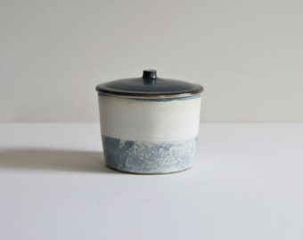 Ceramic container, Lidded mug