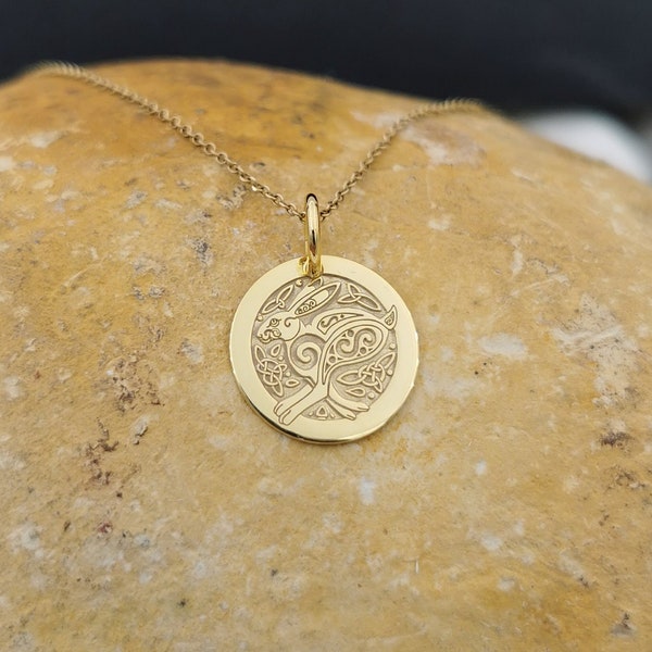 Zierliche 14 k solide Gold keltische Kaninchen-Halskette, personalisierte keltische Kaninchen-Anhänger, keltische Mythologie-Anhänger, Kaninchen-Halskette